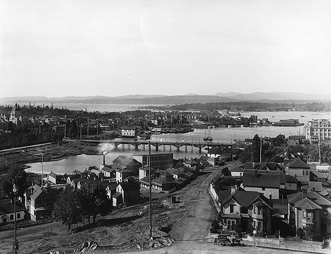 Victoria from cathedral tower, 1897, from http://www.vintag.es/2012/09/old-photographs-of-canada-from-1858-1935.html