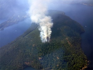 Dog Mountain fire, at Sproat Lake, Vancouver Island, early July, 2015. Photo © B.C. Forests, Lands & Natural Resources 2015